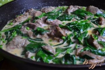 фото рецепта Куриная печень в сливках со шпинатом