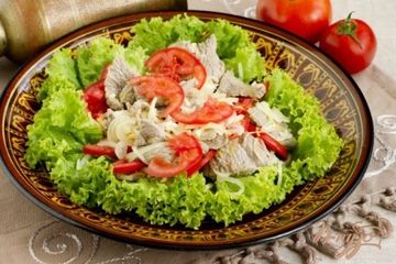 фото рецепта Мясной салат с помидорами