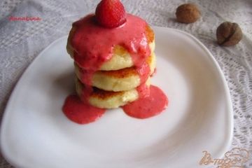 фото рецепта Сырники с клубничным кремом