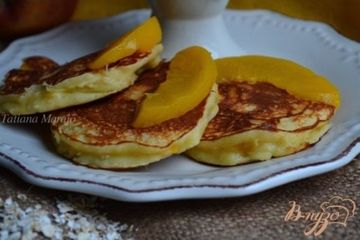 фото рецепта Сырники-оладьи  с кусочками персика