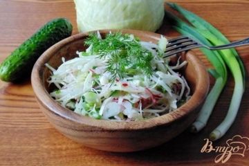фото рецепта Салат  с огурцами и свежей капустой