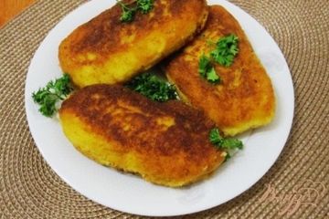 фото рецепта Картофельные пирожки с сардельками