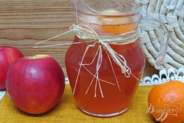 фото рецепта Комтот из яблок, клюквы и клубники