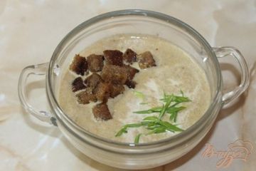 фото рецепта Крем-суп из грибов с ржаными чесночными гренками