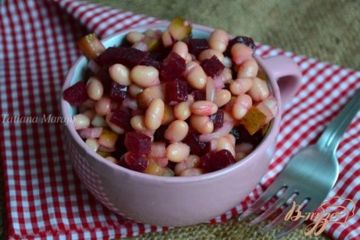 фото рецепта Салат со свеклой и белой фасолью