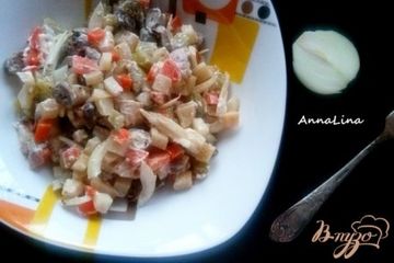 фото рецепта Салат с куриных сердец и маринованным огурцом