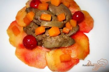фото рецепта Теплый салат с куриной печени, яблок, тыквы