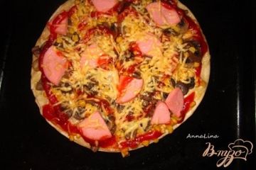 фото рецепта Пицца с кукурузой и вареной колбасой