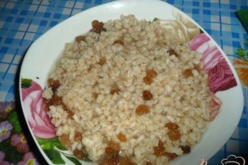 фото рецепта Рождественская кутья из перловки с изюмом