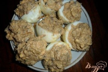 фото рецепта Фаршированные яйца килькой в томате