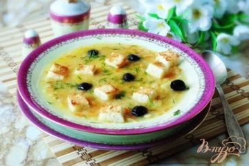 фото рецепта Постный гороховый суп с гренками и маслинами