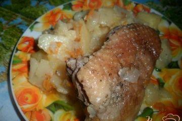 фото рецепта Гусь кусочками тушеный с картошкой