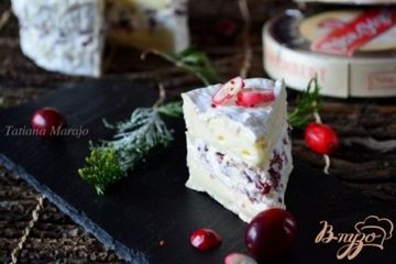 фото рецепта Закусочный сыр с начинкой из вяленой клюквы