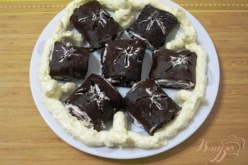 фото рецепта Шоколадные блины с кремом Черные розы