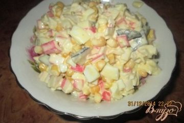 фото рецепта Салат с крабовыми палочками и маринованными грибами