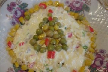 фото рецепта Салат Елочка с крабовыми палочками и кукурузой