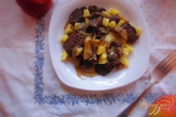 фото рецепта Теплый салат из куриной печени и яблок