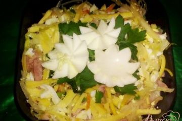 фото рецепта Салат из квашеной капусты с яйцом и грудинкой