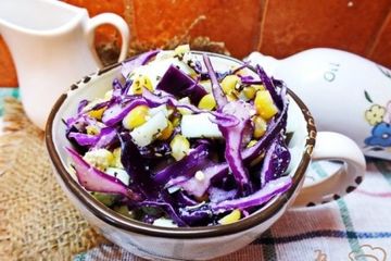 фото рецепта Салат из фиолетовой капусты с яйцом