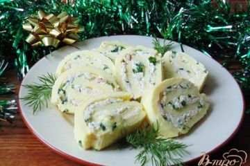 фото рецепта Рулет из омлета, копченой курицы и сыра