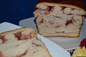 фото рецепта Булка с клюквенным джемом