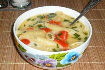 фото рецепта Густой сырный суп с макаронами и болгарским перцем