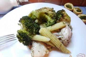фото рецепта Курица запеченная с брокколи и кукурузными початками