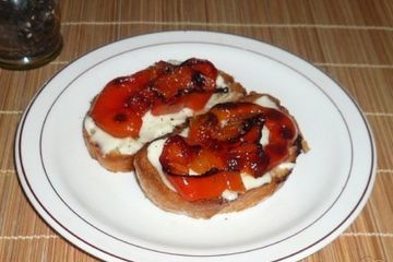 фото рецепта Горячие бутерброды с сыром и перцем