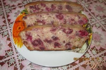 фото рецепта Творожная запеканка с изюмом и малиной