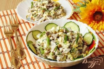 фото рецепта Салат с куриными желудками и зеленым горошком