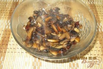 фото рецепта Жареные шампиньоны с луком и чесноком