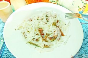 фото рецепта Салат из ветчины с дайконом