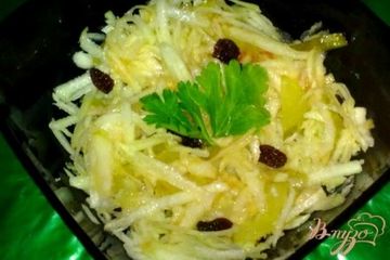 фото рецепта Салат с изюмом