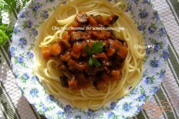фото рецепта Спагетти с грибным соусом с баклажанами