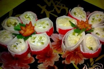 фото рецепта Рулетики из крабовых палочек