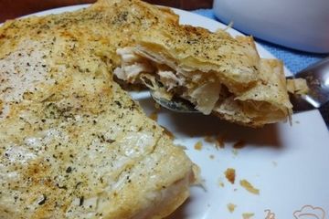 фото рецепта Закусочный пирог из курицы с ананасом