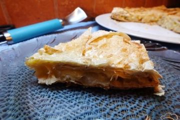 фото рецепта Сладкий пирог с ананасом и сыром