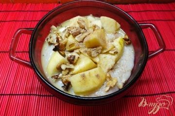 фото рецепта Соленая овсяная каша на воде с орехами и яблоками