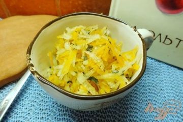 фото рецепта Салат из дайкона с орехами и тыквой