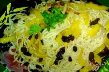 фото рецепта Спагетти с кабачком и изюмом