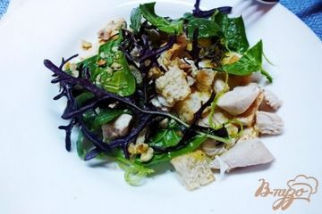 фото рецепта Куриный салат с руколой и грецкими орехами