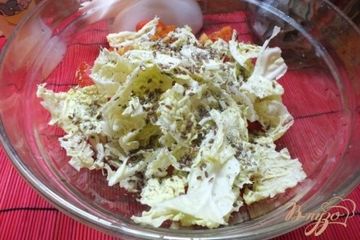 фото рецепта Салат из пекинской капусты с болгарским перцем и эстрагоном