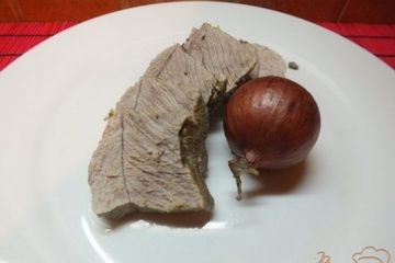 фото рецепта Мясо отварное в крутом луковом бульоне