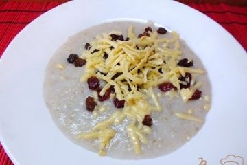 фото рецепта Каша овсяная с твердым сыром и клюквой