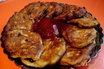 фото рецепта Оладьи с яблоками,орехами и изюмом
