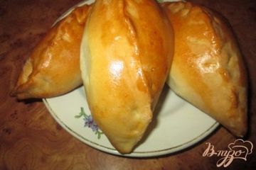 фото рецепта Пироги с капустой и яйцом из готового дрожжевого теста