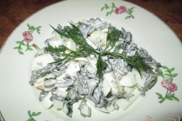 фото рецепта Салат с морской капустой, яйцом и огурцом