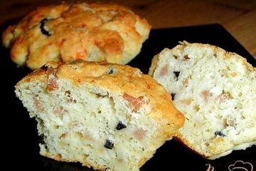 фото рецепта Кексы с копченым мясом и сыром