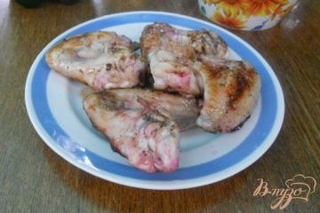 фото рецепта Куриные крылышки на мангале. Маринад с красной смородиной