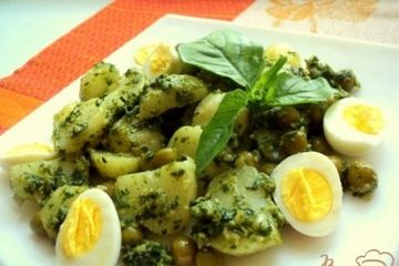 фото рецепта Картофельный салат с соусом песто